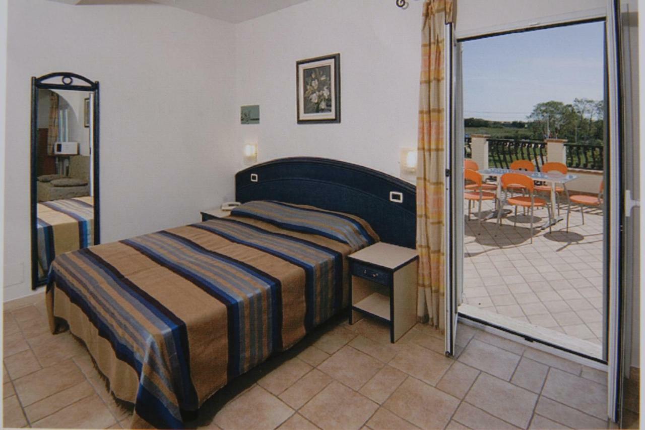 Villaggio Turistico Le Meridiane Марина-ди-Монтенеро Экстерьер фото