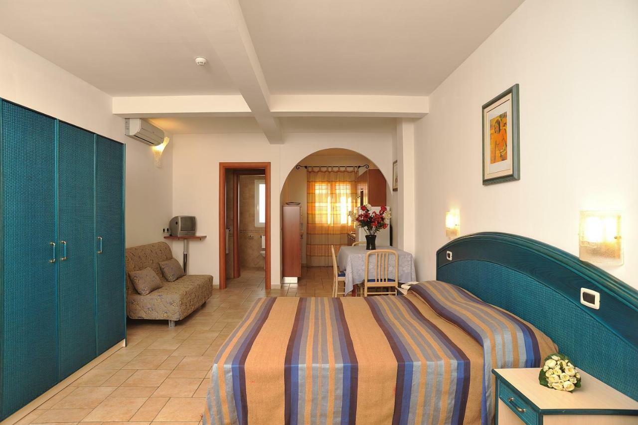 Villaggio Turistico Le Meridiane Марина-ди-Монтенеро Экстерьер фото